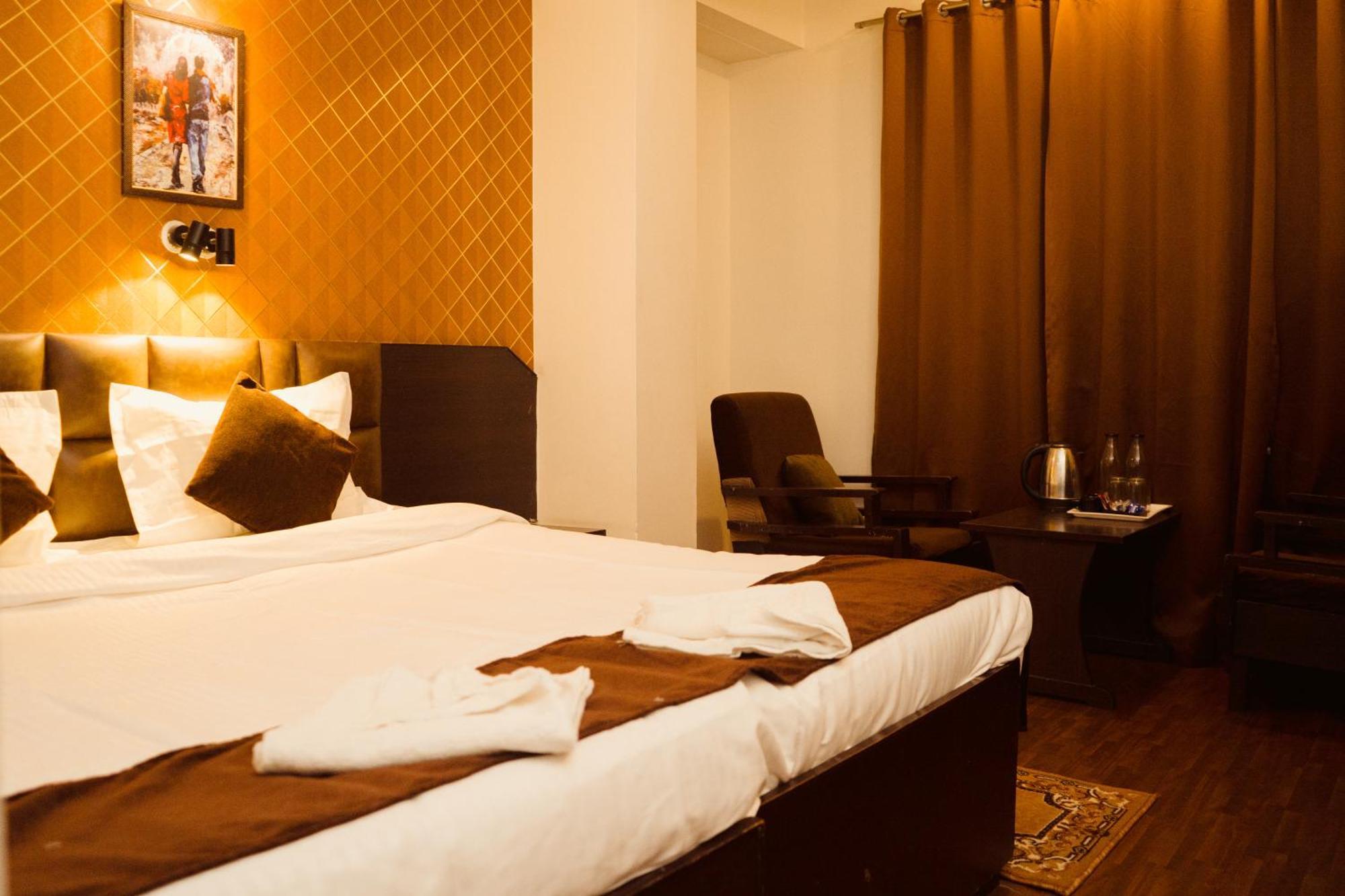 Hotel Siddhi Vinayak Regency, Mg Marg 강토크 외부 사진