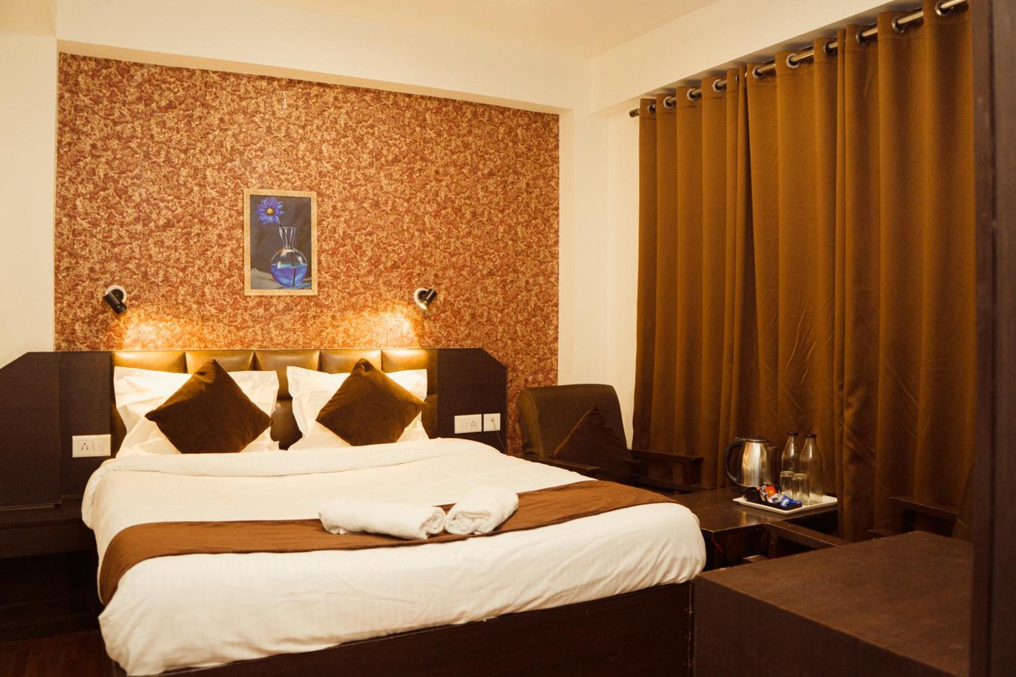 Hotel Siddhi Vinayak Regency, Mg Marg 강토크 외부 사진
