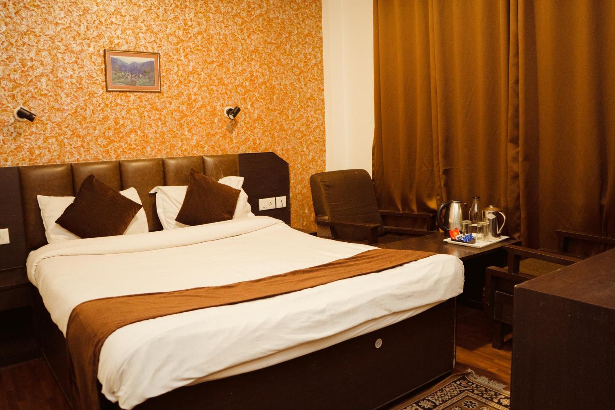 Hotel Siddhi Vinayak Regency, Mg Marg 강토크 외부 사진