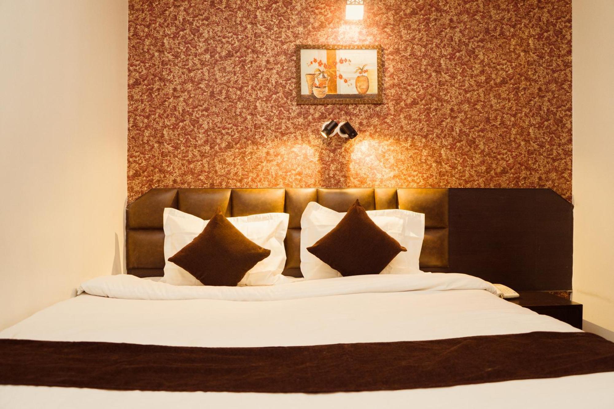 Hotel Siddhi Vinayak Regency, Mg Marg 강토크 외부 사진