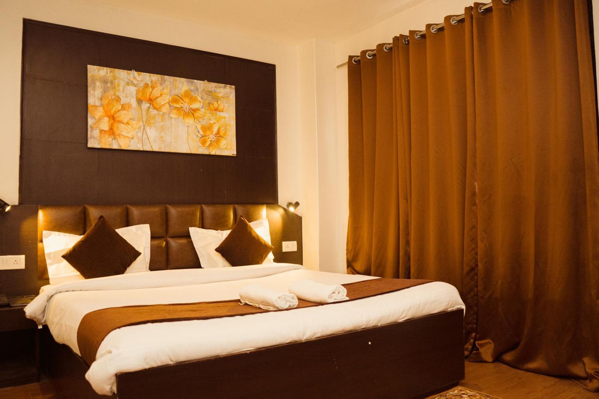 Hotel Siddhi Vinayak Regency, Mg Marg 강토크 외부 사진