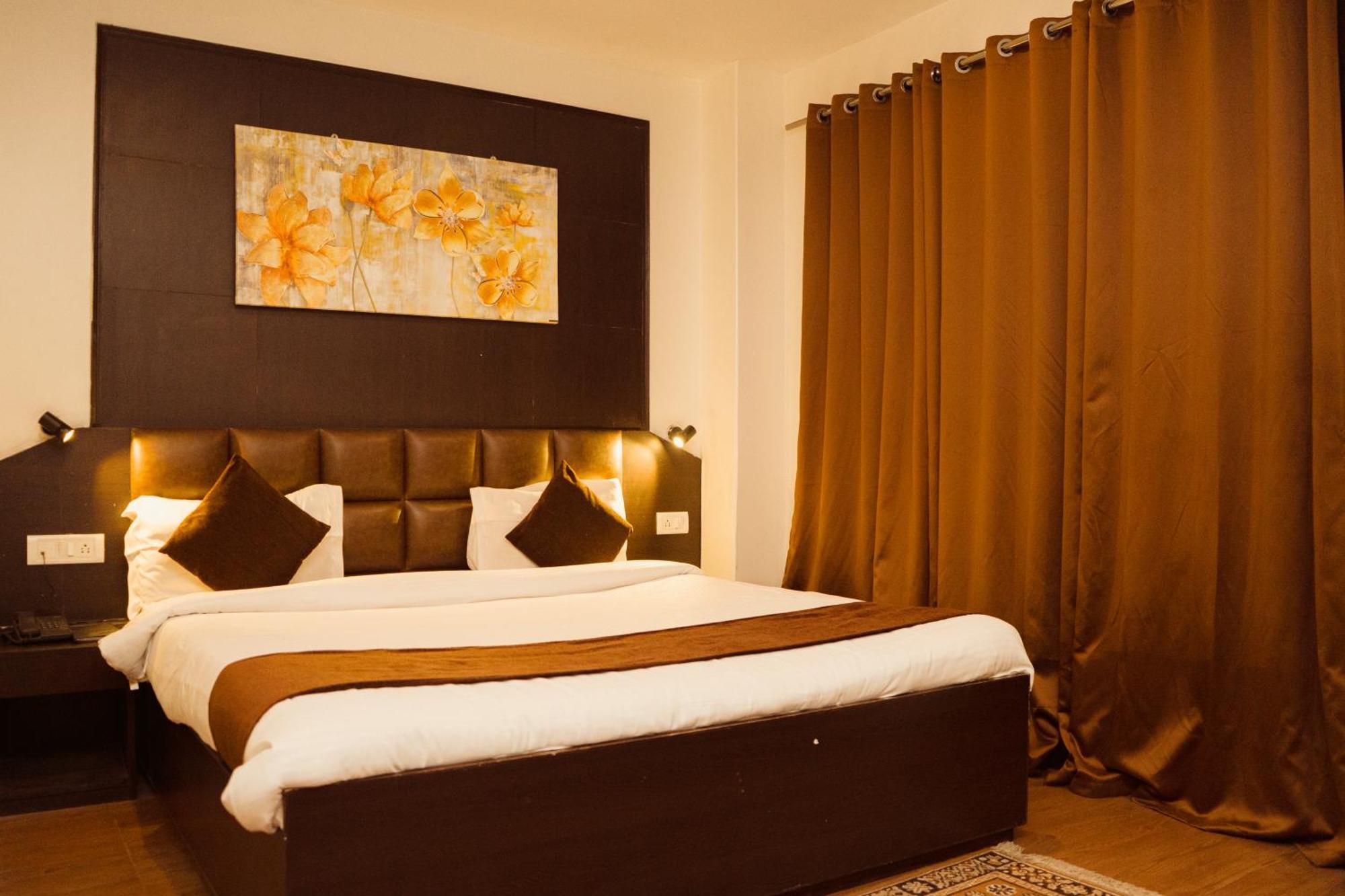 Hotel Siddhi Vinayak Regency, Mg Marg 강토크 외부 사진