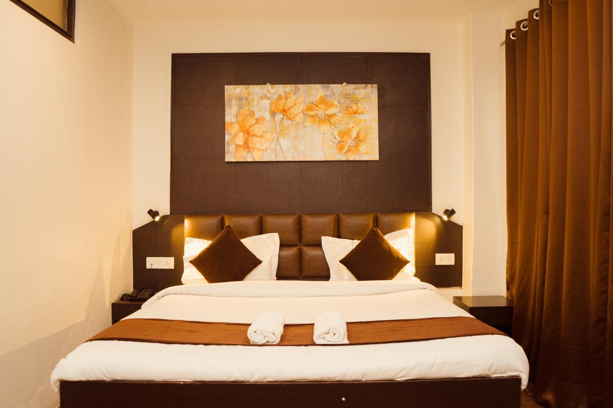 Hotel Siddhi Vinayak Regency, Mg Marg 강토크 외부 사진
