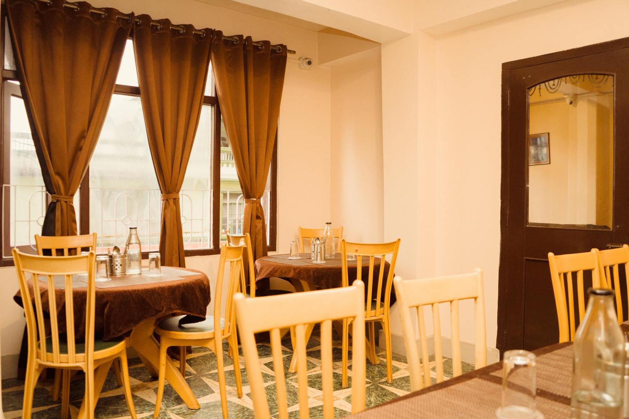 Hotel Siddhi Vinayak Regency, Mg Marg 강토크 외부 사진
